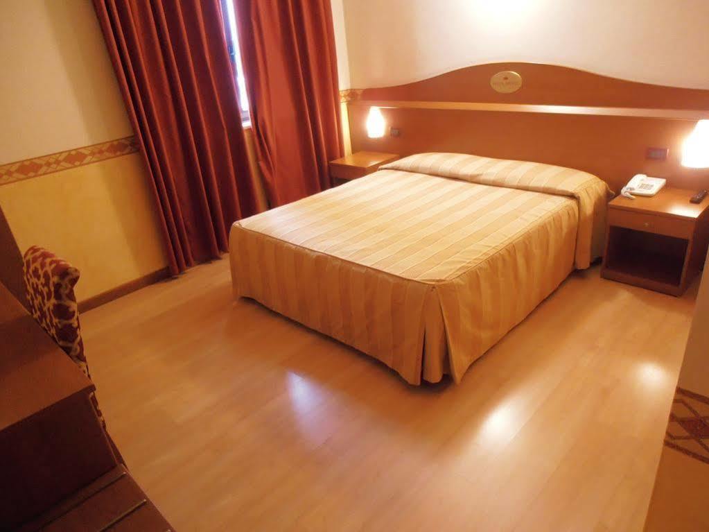 Felix Hotel Montecchio Maggiore Buitenkant foto
